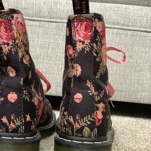 Dr. Martens (FLORAL)